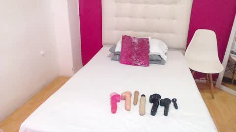 Snapshot of tiny_whore18 chatting on December 16, 3:22 pm tiny_whore18 online show from December 16, 3:22 pm