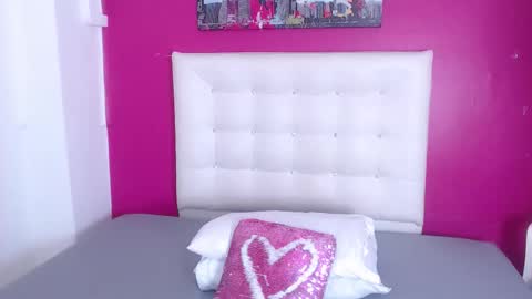 Snapshot of tiny_whore18 chatting on September 26, 4:44 pm tiny_whore18 online show from September 26, 4:44 pm