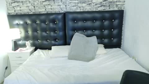 tiny_whore18 online show from March 26, 8:20 am