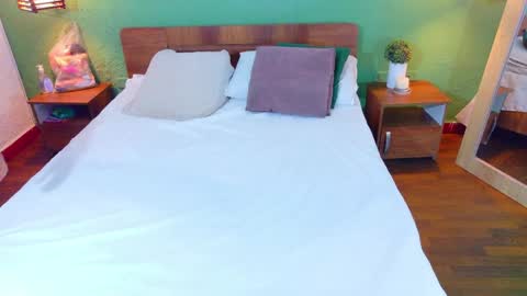 tiny_whore18 online show from April 6, 4:08 pm