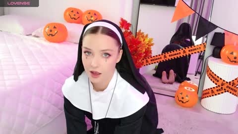 Snapshot of tinyangelxx chatting on October 28, 7:56 am Im Tiny -- Online at 8 AM GMT online show from October 28, 7:56 am