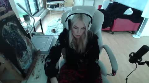 Snapshot of tinykylie chatting on January 26, 12:33 pm stage Kylie Sinner brand CLITBAIT online show from January 26, 12:33 pm
