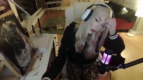 Snapshot of tinykylie chatting on January 27, 3:15 am stage Kylie Sinner brand CLITBAIT online show from January 27, 3:15 am