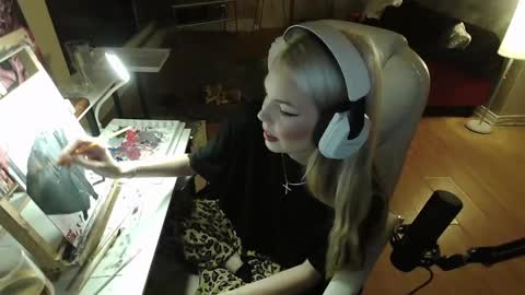 Snapshot of tinykylie chatting on January 27, 9:23 am stage Kylie Sinner brand CLITBAIT online show from January 27, 9:23 am
