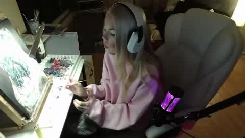 Snapshot of tinykylie chatting on January 29, 2:09 am stage Kylie Sinner brand CLITBAIT online show from January 29, 2:09 am