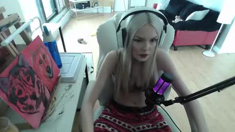 Snapshot of tinykylie chatting on February 3, 7:21 pm stage Kylie Sinner brand CLITBAIT online show from February 3, 7:21 pm