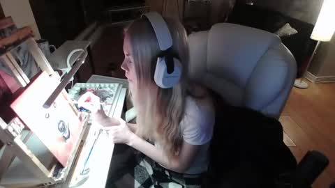 Snapshot of tinykylie chatting on February 5, 9:46 am stage Kylie Sinner brand CLITBAIT online show from February 5, 9:46 am