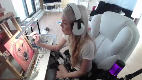 Snapshot of tinykylie chatting on February 5, 12:49 pm stage Kylie Sinner brand CLITBAIT online show from February 5, 12:49 pm