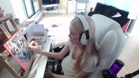 Snapshot of tinykylie chatting on February 5, 3:52 pm stage Kylie Sinner brand CLITBAIT online show from February 5, 3:52 pm