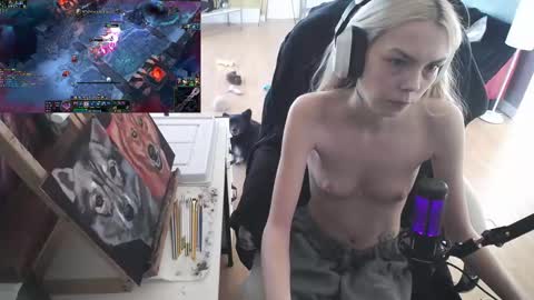 Snapshot of tinykylie chatting on February 12, 1:16 pm stage Kylie Sinner brand CLITBAIT online show from February 12, 1:16 pm