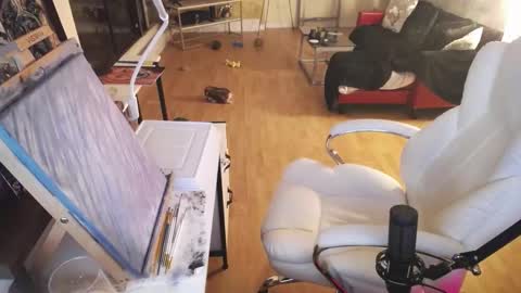 Snapshot of tinykylie chatting on February 17, 3:58 am stage Kylie Sinner brand CLITBAIT online show from February 17, 3:58 am