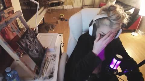 Snapshot of tinykylie chatting on February 18, 6:37 am stage Kylie Sinner brand CLITBAIT online show from February 18, 6:37 am