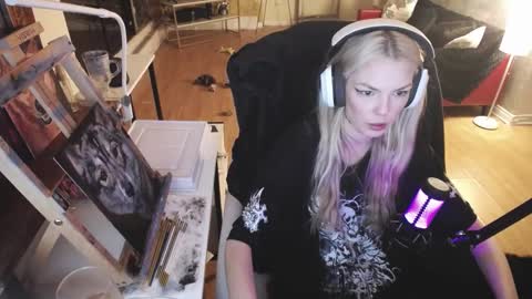 Snapshot of tinykylie chatting on February 20, 6:06 am stage Kylie Sinner brand CLITBAIT online show from February 20, 6:06 am
