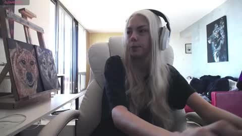 Snapshot of tinykylie chatting on September 21, 4:52 pm stage Kylie Sinner brand CLITBAIT online show from September 21, 4:52 pm