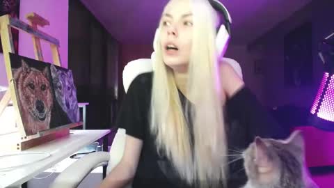 Snapshot of tinykylie chatting on September 24, 1:31 am stage Kylie Sinner brand CLITBAIT online show from September 24, 1:31 am