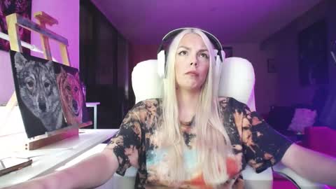 Snapshot of tinykylie chatting on September 28, 5:24 am stage Kylie Sinner brand CLITBAIT online show from September 28, 5:24 am