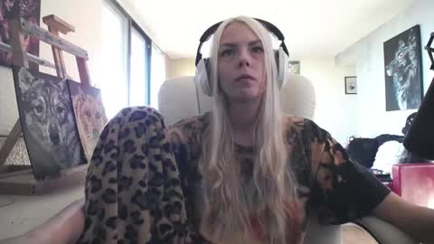 Snapshot of tinykylie chatting on September 29, 11:15 am stage Kylie Sinner brand CLITBAIT online show from September 29, 11:15 am