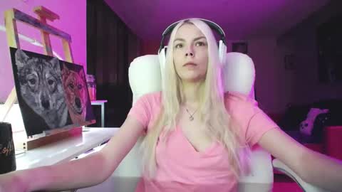Snapshot of tinykylie chatting on October 17, 6:38 am stage Kylie Sinner brand CLITBAIT online show from October 17, 6:38 am