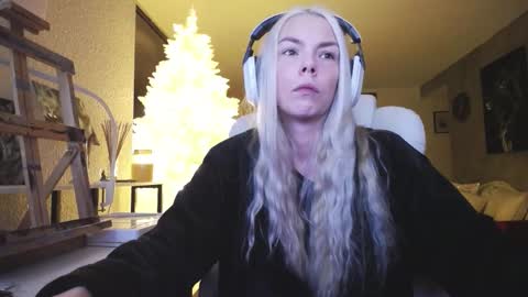 stage Kylie Sinner  brand CLITBAIT online show from December 3, 5:37 am