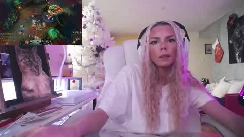 stage Kylie Sinner  brand CLITBAIT online show from January 11, 12:54 pm