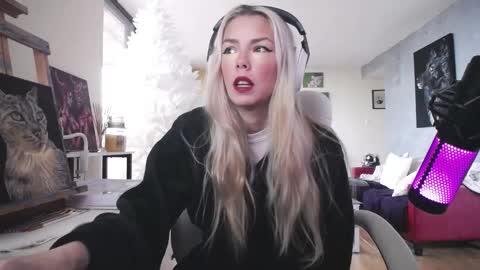 stage Kylie Sinner  brand CLITBAIT online show from January 17, 8:01 pm