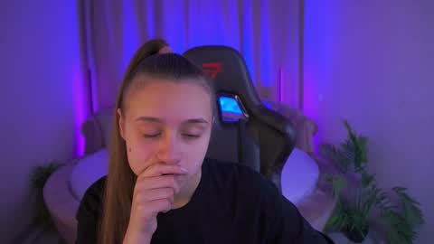 tinynataliee online show from November 24, 7:08 am