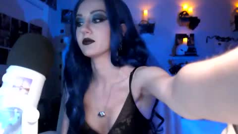 Snapshot of tinyprincess_doll chatting on November 1, 7:54 am Dahlia Browne online show from November 1, 7:54 am