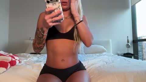 tinytayy online show from April 20, 1:19 am