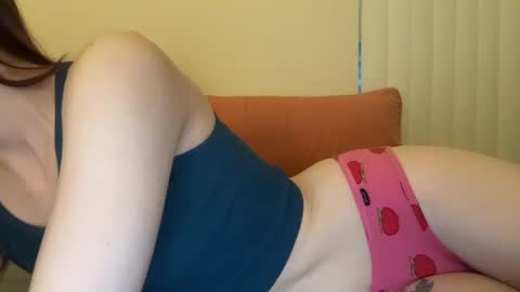 Snapshot of tinytittytia chatting on March 8, 2:01 am Tia online show from March 8, 2:01 am