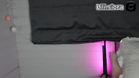 Lili online show from April 17, 2:31 pm