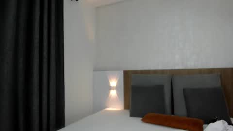 Snapshot of tisha_cole chatting on January 6, 5:52 am Tisha online show from January 6, 5:52 am