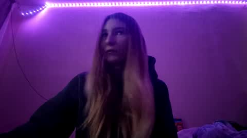 Snapshot of tishabhagat chatting on November 18, 6:40 am Hi Im Carry 18 years old online show from November 18, 6:40 am