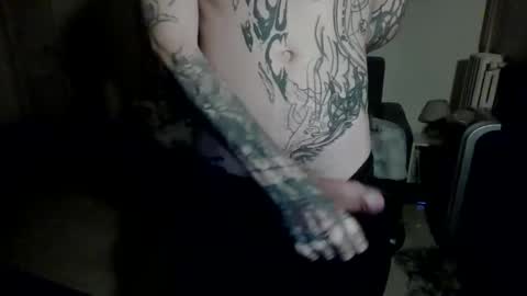 Snapshot of tiswillfuckup chatting on December 21, 12:18 am tiswillfuckup online show from December 21, 12:18 am