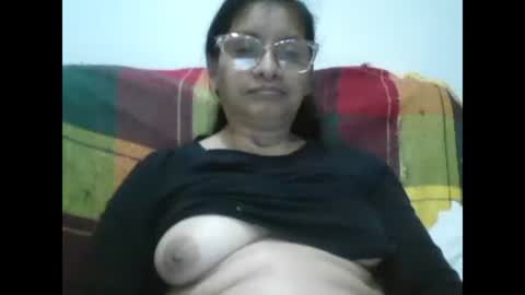 Snapshot of titssmall123 chatting on December 30, 7:15 am Ester online show from December 30, 7:15 am