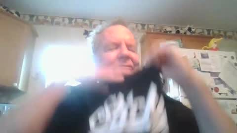 Snapshot of tiusflow chatting on December 21, 1:07 pm tiusflow online show from December 21, 1:07 pm