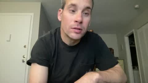 Snapshot of tleigh24 chatting on February 21, 12:27 am tleigh24 online show from February 21, 12:27 am