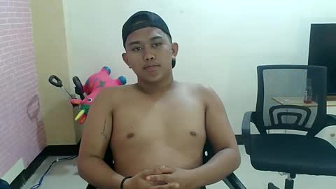 Snapshot of toby_hammer chatting on October 27, 7:23 am toby_hammer online show from October 27, 7:23 am