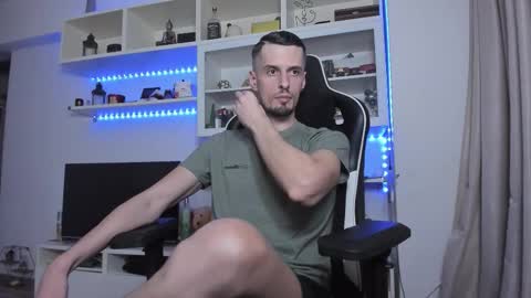 Snapshot of toddclaytonn chatting on November 6, 2:12 am Todd online show from November 6, 2:12 am