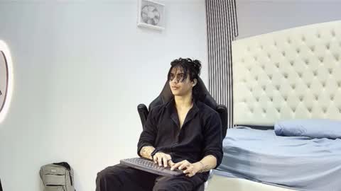 toji lee online show from November 2, 2:14 am