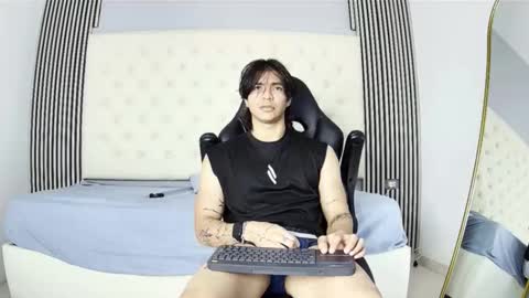 toji lee online show from November 2, 7:49 pm