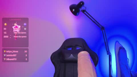 Snapshot of tokyo_blues chatting on December 29, 5:42 am  Halsey  Sofii  online show from December 29, 5:42 am