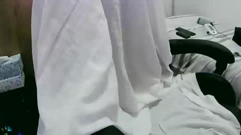 Snapshot of tolon408472 chatting on February 1, 12:51 am tolon408472 online show from February 1, 12:51 am