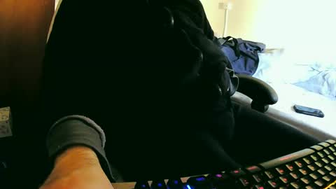 Snapshot of tolon408472 chatting on February 4, 12:44 pm tolon408472 online show from February 4, 12:44 pm