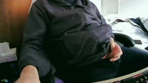 Snapshot of tolon408472 chatting on February 7, 10:19 am tolon408472 online show from February 7, 10:19 am