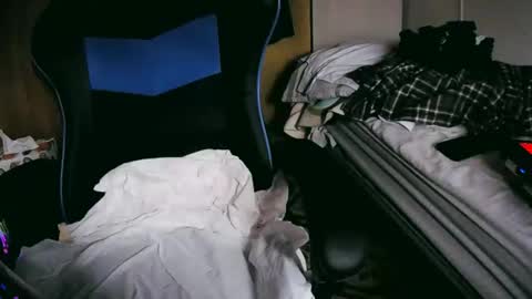 Snapshot of tolon408472 chatting on February 15, 9:38 am tolon408472 online show from February 15, 9:38 am