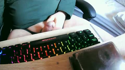 Snapshot of tolon408472 chatting on February 24, 7:44 am tolon408472 online show from February 24, 7:44 am