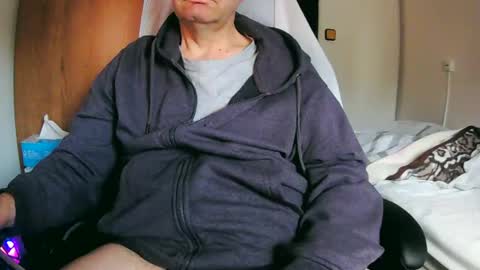 Snapshot of tolon408472 chatting on March 12, 6:51 am tolon408472 online show from March 12, 6:51 am