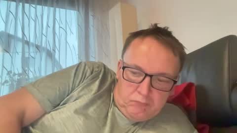 Snapshot of tom6644 chatting on December 23, 3:01 pm Tom online show from December 23, 3:01 pm