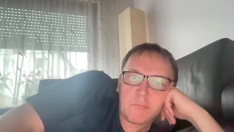 Snapshot of tom6644 chatting on February 2, 3:39 pm Tom online show from February 2, 3:39 pm