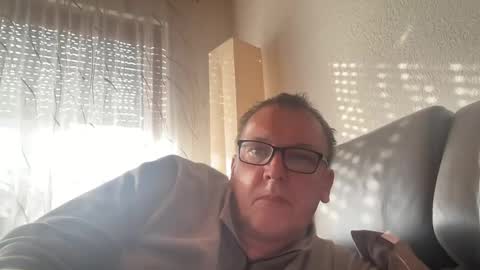 Snapshot of tom6644 chatting on February 8, 9:35 am Tom online show from February 8, 9:35 am